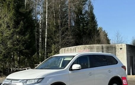 Mitsubishi Outlander III рестайлинг 3, 2019 год, 2 350 000 рублей, 2 фотография