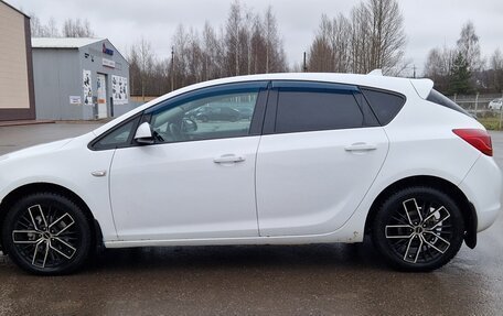 Opel Astra J, 2011 год, 565 000 рублей, 2 фотография