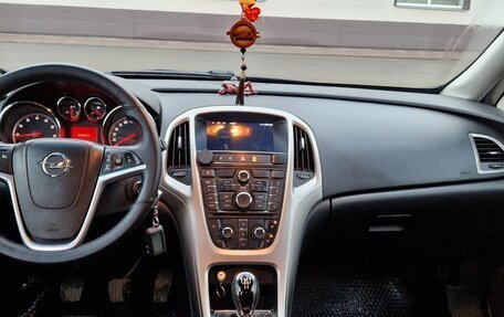 Opel Astra J, 2011 год, 565 000 рублей, 12 фотография