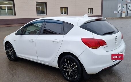 Opel Astra J, 2011 год, 565 000 рублей, 3 фотография