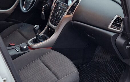 Opel Astra J, 2011 год, 565 000 рублей, 13 фотография