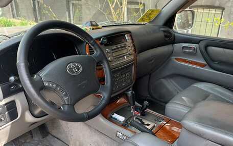 Toyota Land Cruiser 100 рестайлинг 2, 2003 год, 3 200 000 рублей, 7 фотография