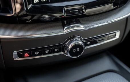 Volvo XC60 II, 2023 год, 5 900 000 рублей, 6 фотография