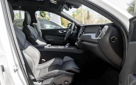 Volvo XC60 II, 2023 год, 5 900 000 рублей, 9 фотография