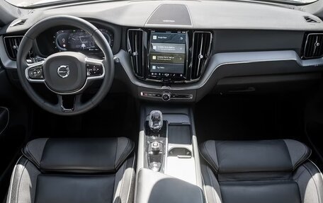 Volvo XC60 II, 2023 год, 5 900 000 рублей, 13 фотография
