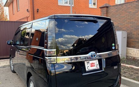 Toyota Voxy III, 2019 год, 2 350 000 рублей, 6 фотография