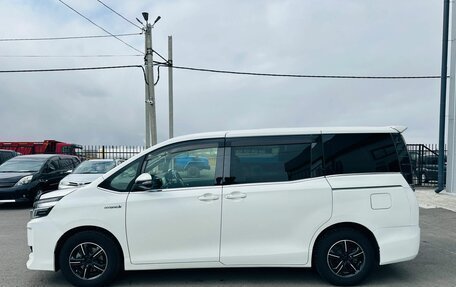 Toyota Voxy III, 2014 год, 1 799 000 рублей, 3 фотография