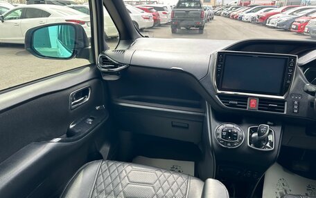 Toyota Voxy III, 2014 год, 1 799 000 рублей, 14 фотография