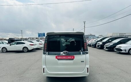 Toyota Voxy III, 2014 год, 1 799 000 рублей, 5 фотография