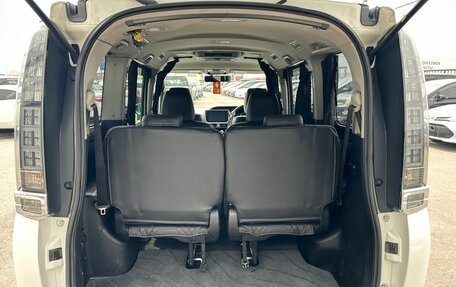 Toyota Voxy III, 2014 год, 1 799 000 рублей, 21 фотография