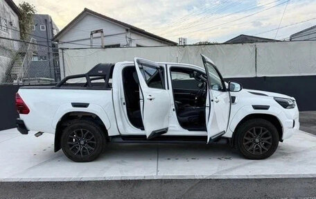 Toyota Hilux VIII, 2022 год, 4 120 000 рублей, 5 фотография