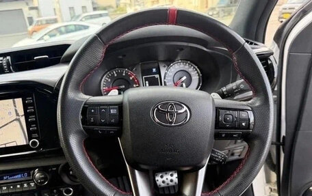 Toyota Hilux VIII, 2022 год, 4 120 000 рублей, 12 фотография
