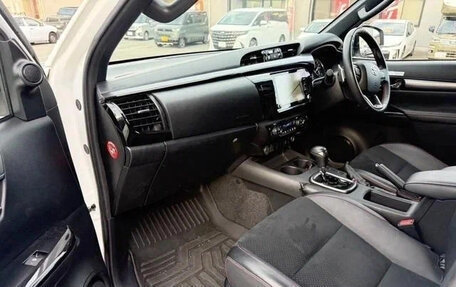 Toyota Hilux VIII, 2022 год, 4 120 000 рублей, 14 фотография