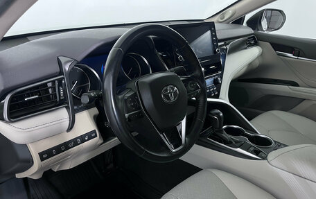 Toyota Camry, 2021 год, 3 535 000 рублей, 10 фотография