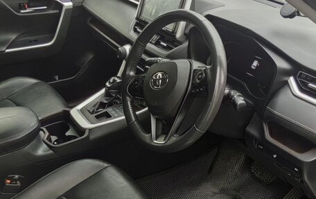 Toyota RAV4, 2019 год, 3 000 000 рублей, 4 фотография