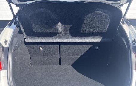 Toyota C-HR I рестайлинг, 2021 год, 1 300 000 рублей, 14 фотография