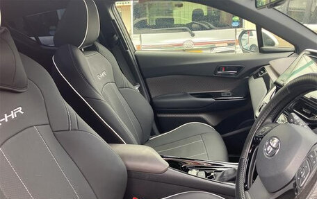 Toyota C-HR I рестайлинг, 2022 год, 1 790 000 рублей, 11 фотография