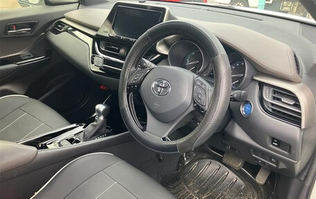 Toyota C-HR I рестайлинг, 2022 год, 1 790 000 рублей, 10 фотография