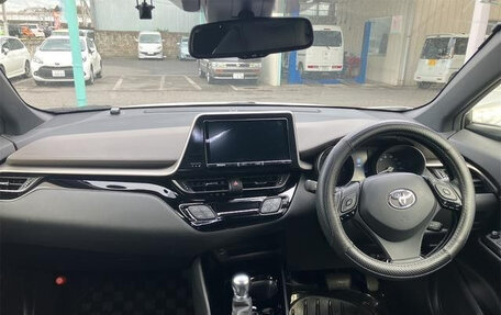 Toyota C-HR I рестайлинг, 2022 год, 1 790 000 рублей, 9 фотография