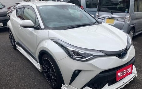 Toyota C-HR I рестайлинг, 2022 год, 1 790 000 рублей, 3 фотография