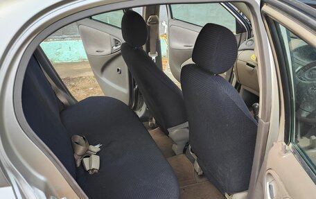 Toyota Platz, 2003 год, 370 000 рублей, 11 фотография