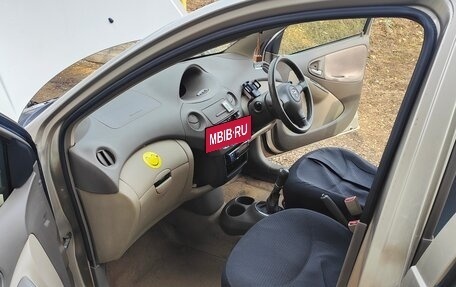 Toyota Platz, 2003 год, 370 000 рублей, 8 фотография