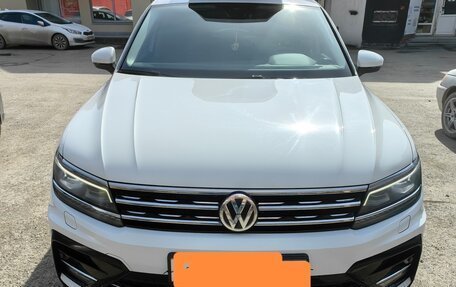 Volkswagen Tiguan II, 2019 год, 3 600 000 рублей, 1 фотография