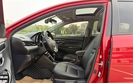 Toyota Yaris XP150 рестайлинг, 2022 год, 1 250 050 рублей, 15 фотография