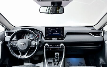 Toyota RAV4, 2020 год, 3 150 000 рублей, 12 фотография