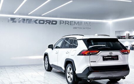 Toyota RAV4, 2020 год, 3 150 000 рублей, 26 фотография