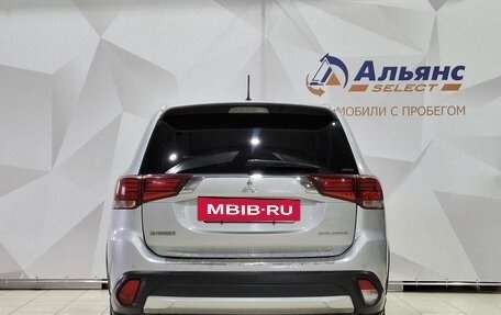 Mitsubishi Outlander III рестайлинг 3, 2015 год, 1 820 000 рублей, 4 фотография