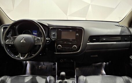 Mitsubishi Outlander III рестайлинг 3, 2015 год, 1 820 000 рублей, 9 фотография