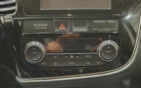 Mitsubishi Outlander III рестайлинг 3, 2015 год, 1 820 000 рублей, 15 фотография