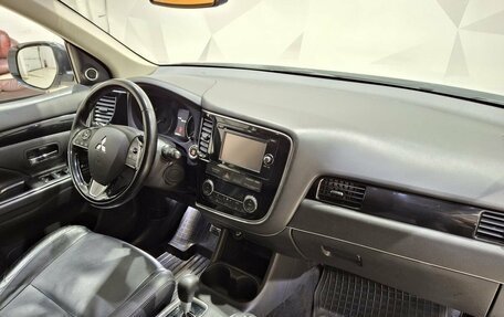 Mitsubishi Outlander III рестайлинг 3, 2015 год, 1 820 000 рублей, 12 фотография