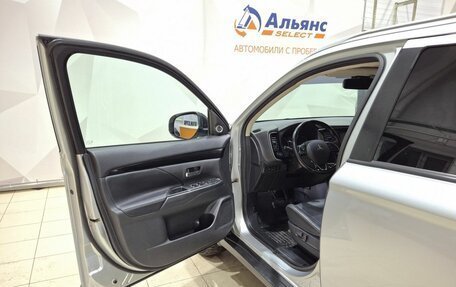 Mitsubishi Outlander III рестайлинг 3, 2015 год, 1 820 000 рублей, 28 фотография