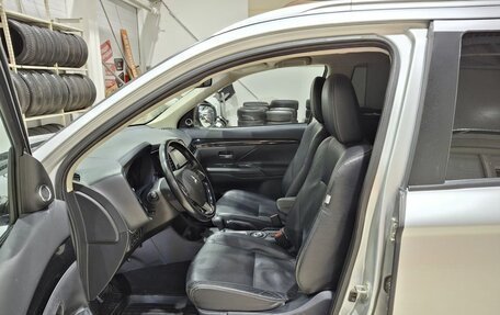 Mitsubishi Outlander III рестайлинг 3, 2015 год, 1 820 000 рублей, 23 фотография