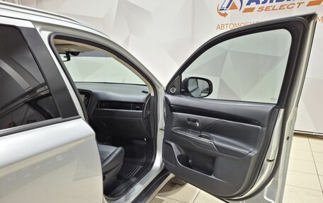 Mitsubishi Outlander III рестайлинг 3, 2015 год, 1 820 000 рублей, 34 фотография
