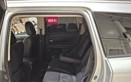 Mitsubishi Outlander III рестайлинг 3, 2015 год, 1 820 000 рублей, 32 фотография