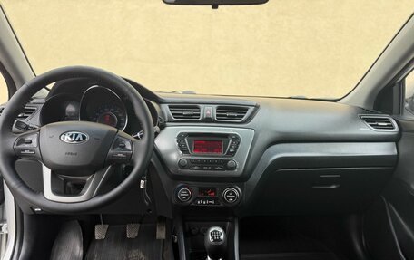 KIA Rio III рестайлинг, 2014 год, 990 000 рублей, 10 фотография