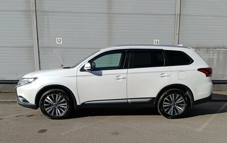 Mitsubishi Outlander III рестайлинг 3, 2019 год, 1 999 000 рублей, 7 фотография