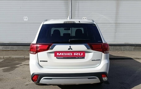 Mitsubishi Outlander III рестайлинг 3, 2019 год, 1 999 000 рублей, 6 фотография