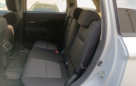 Mitsubishi Outlander III рестайлинг 3, 2019 год, 1 999 000 рублей, 11 фотография