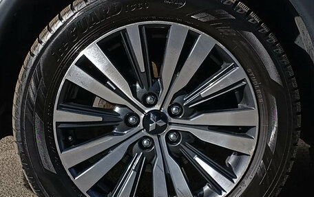 Mitsubishi Outlander III рестайлинг 3, 2019 год, 1 999 000 рублей, 18 фотография