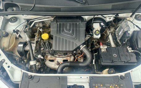 Renault Logan II, 2020 год, 910 000 рублей, 15 фотография