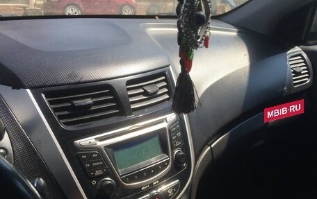 Hyundai Solaris II рестайлинг, 2011 год, 500 000 рублей, 8 фотография