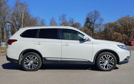 Mitsubishi Outlander III рестайлинг 3, 2017 год, 1 949 000 рублей, 7 фотография