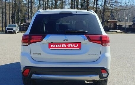 Mitsubishi Outlander III рестайлинг 3, 2017 год, 1 949 000 рублей, 5 фотография