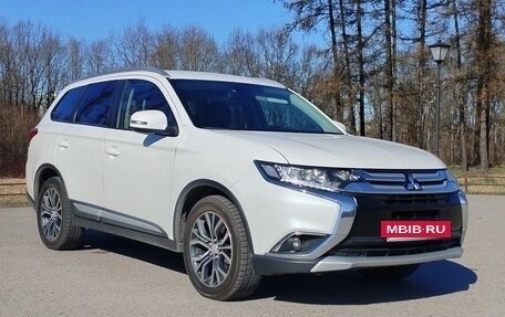 Mitsubishi Outlander III рестайлинг 3, 2017 год, 1 949 000 рублей, 3 фотография