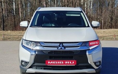 Mitsubishi Outlander III рестайлинг 3, 2017 год, 1 949 000 рублей, 2 фотография