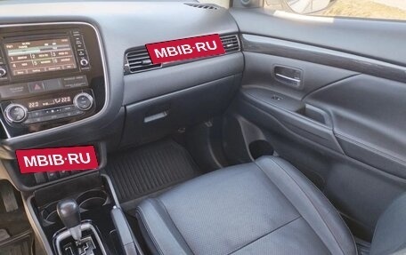 Mitsubishi Outlander III рестайлинг 3, 2017 год, 1 949 000 рублей, 11 фотография